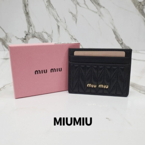 미우미우 MIUMIU 마테라쎄 카드지갑 블랙