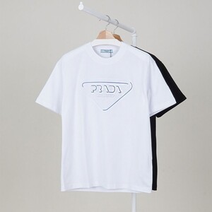 (반품가능) 프라다 남성 엠보 트라이앵글 로고 라운드 반팔 티셔츠 2color